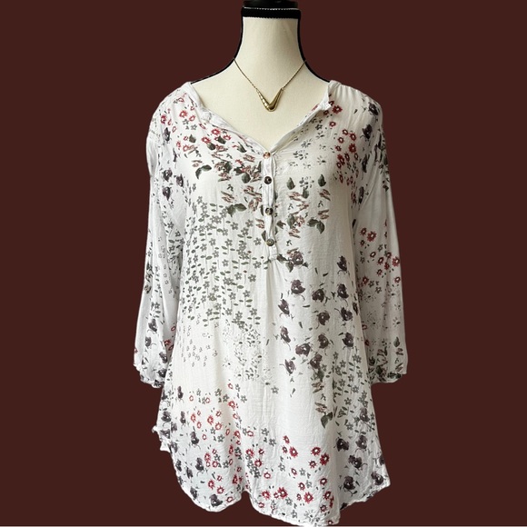 Shyloh Tops - Shyloh Silk Blend Boho Print Lace Back Top